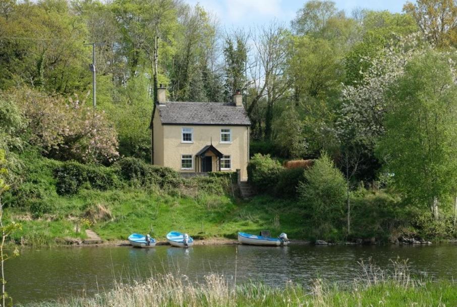 Belle Isle Castle And Cottages 恩尼斯基林 外观 照片